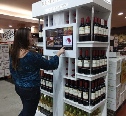 Sommelier Virtual criado para a Concha Y Toro com o objetivo de desmitificar o mundo do vinho para os millenials. Disponível no Facebook Messenger, o chatbot também foi incorporado aos pontos de venda.